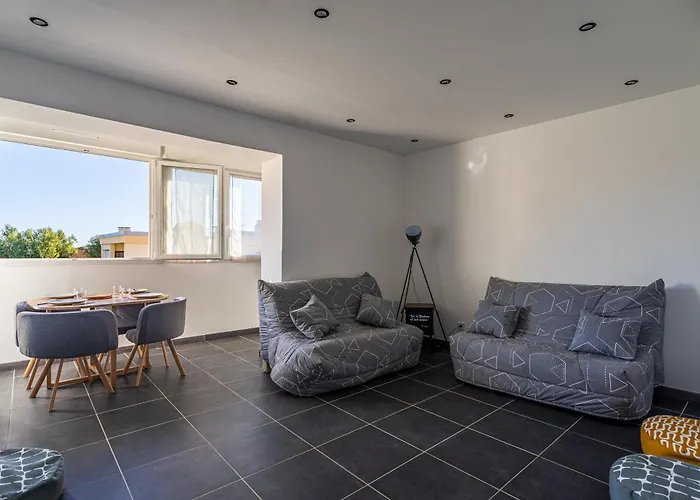 Et Mimosa - 2 Km De La *